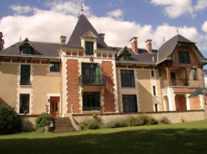 Отель Château Le Barreau - Chambres d'Hôtes  Шмийи-Сюр-Йонна
